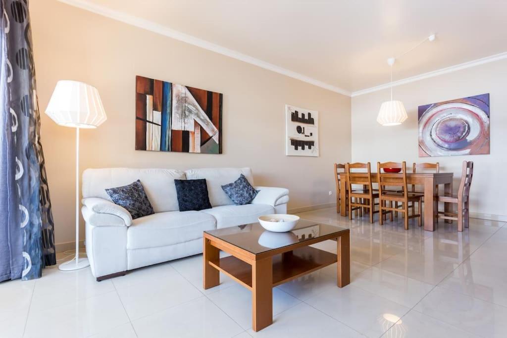 Sea Breeze Lagos Apartment Esterno foto
