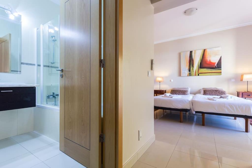 Sea Breeze Lagos Apartment Esterno foto