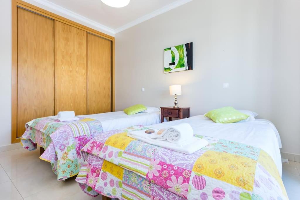 Sea Breeze Lagos Apartment Esterno foto