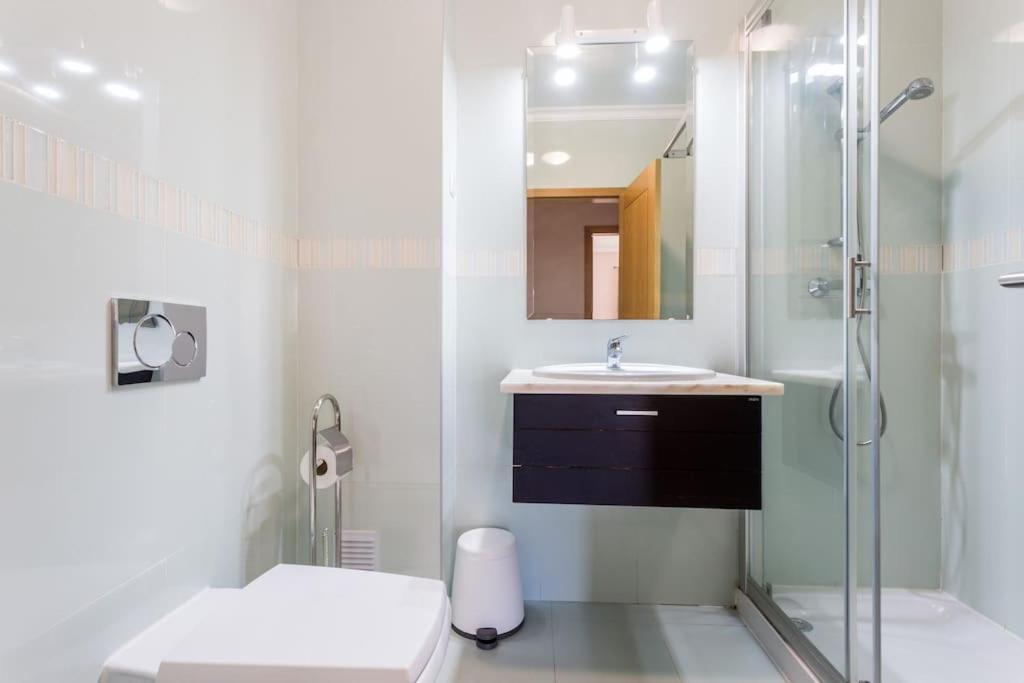 Sea Breeze Lagos Apartment Esterno foto